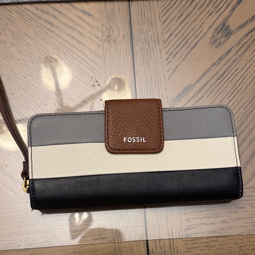 Fossil Leather Wallet in Black, Cream, and Brown